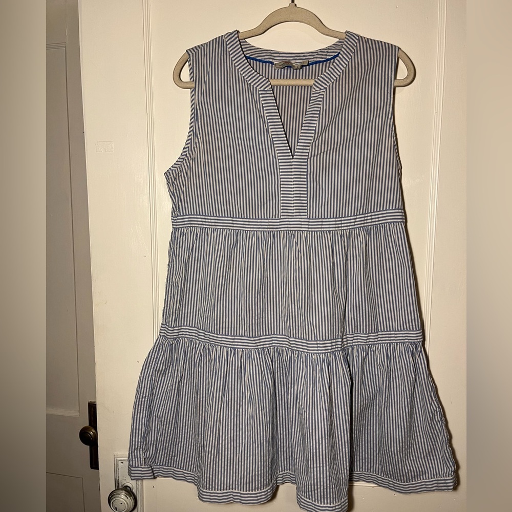 Vineyard Vines L seersucker dress